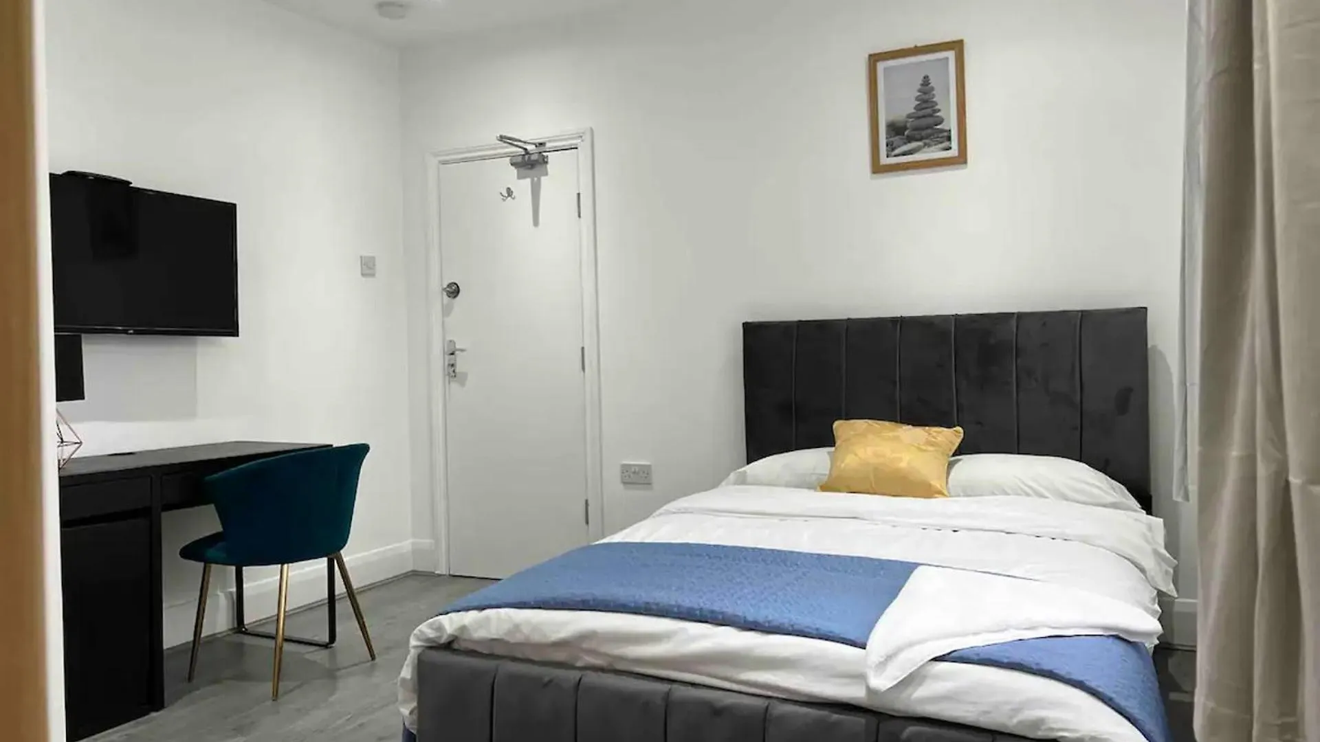 Inviting 2-Bed Apartment In Ilford