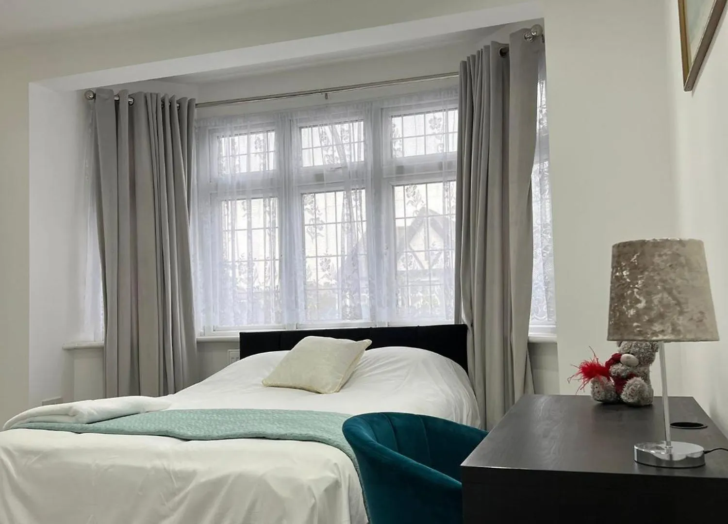 Inviting 2-Bed Apartment In Ilford