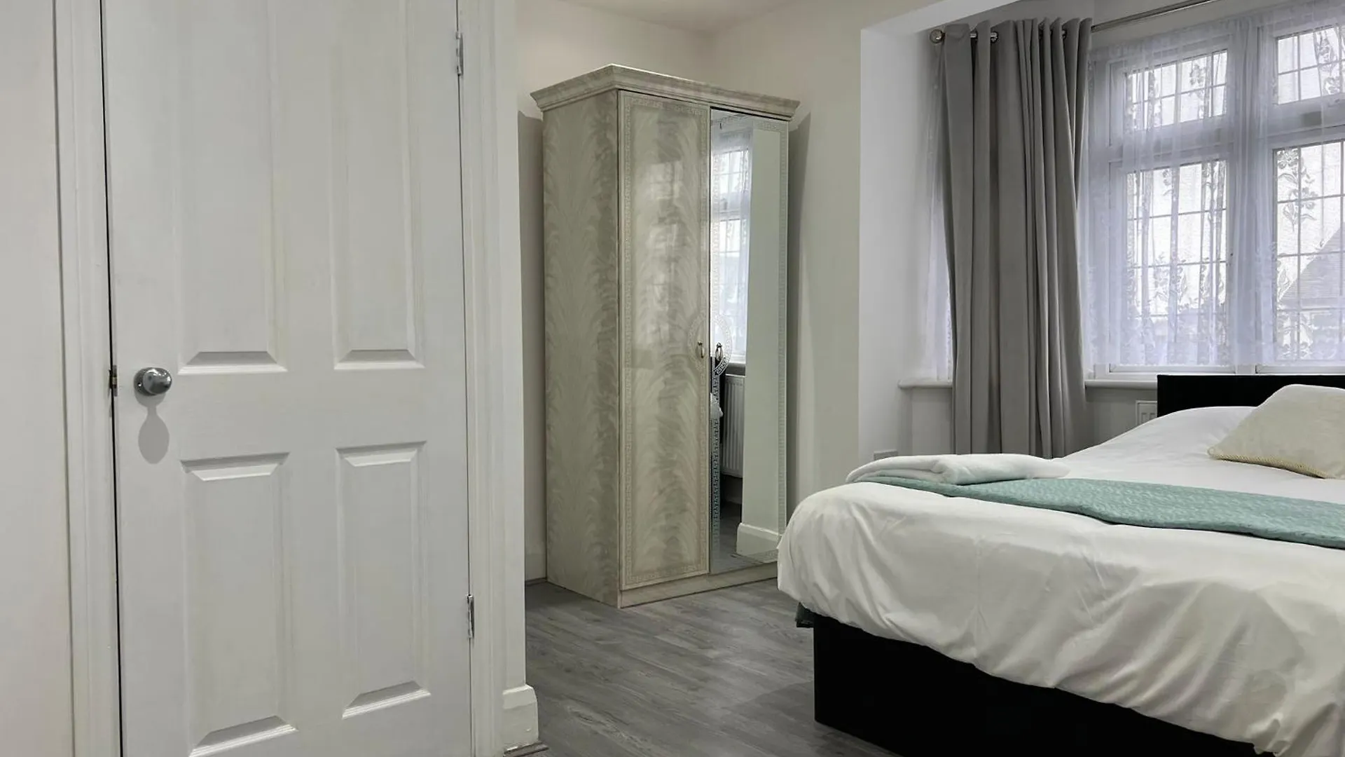 Inviting 2-Bed Apartment In Ilford United Kingdom